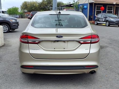 Used 2017 Ford Fusion SE FWD image 6