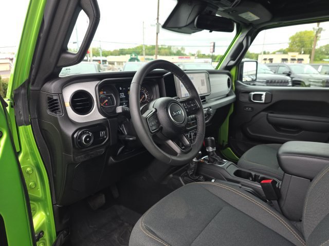 Used 2025 Jeep Wrangler Unlimited Sport AWD/4WD image 14