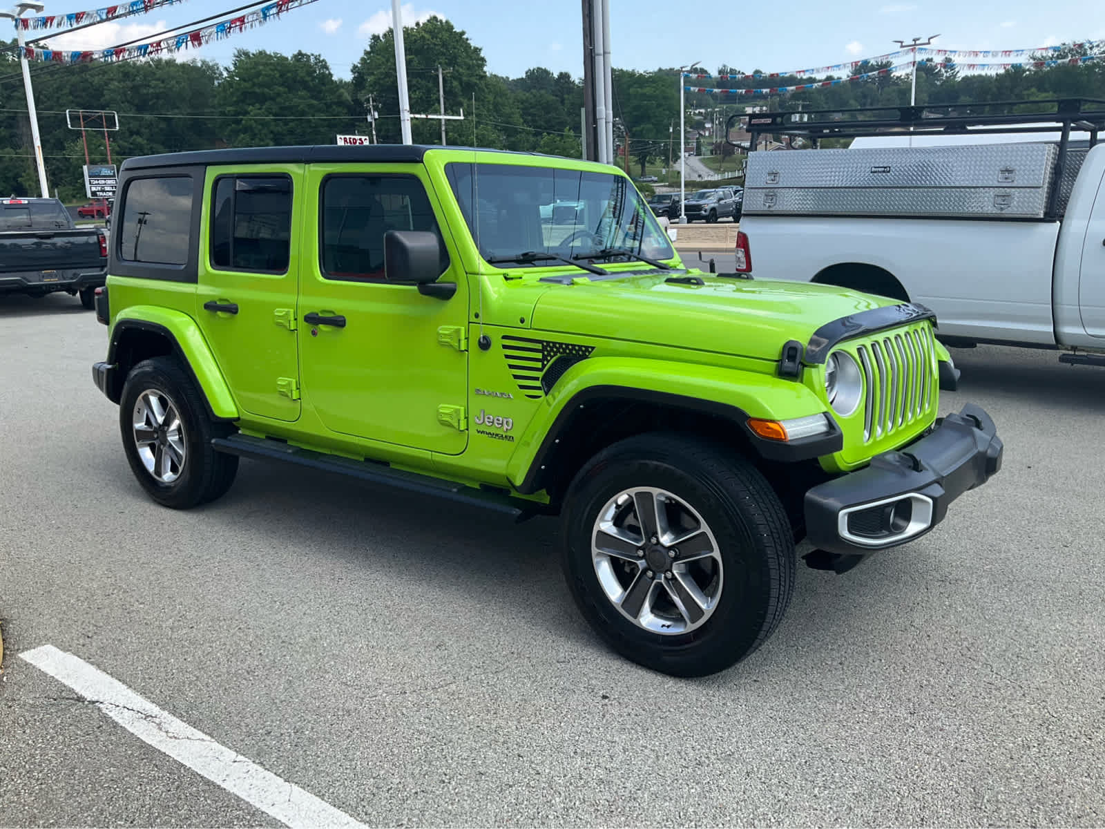 Used 2021 Jeep Wrangler Unlimited Sahara AWD/4WD image 3
