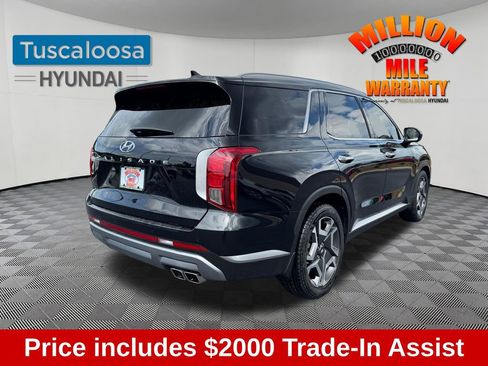 Used 2024 Hyundai Palisade SEL w/ Premium Package FWD image 3