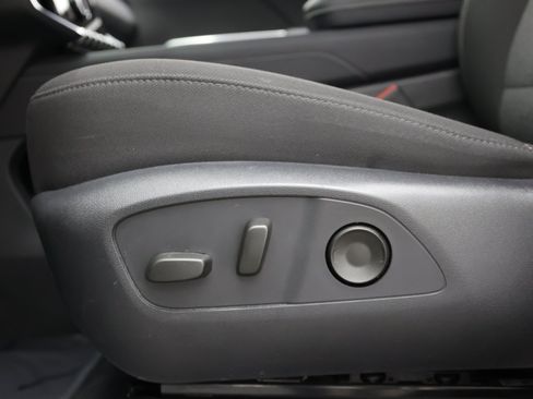 Used 2025 GMC Acadia Elevation FWD image 19