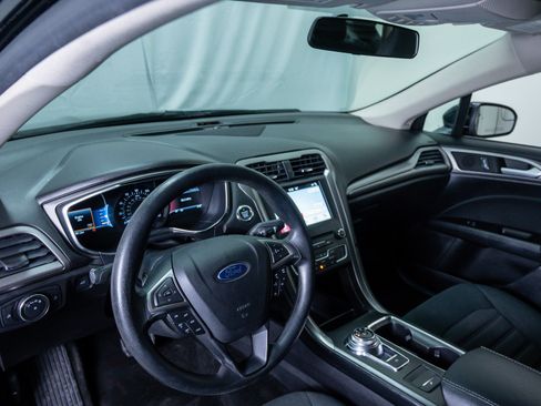 Used 2017 Ford Fusion SE w/ Fusion SE Technology Package image 20