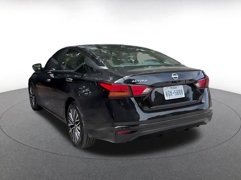 Used 2025 Nissan Altima 2.5 SV FWD image 10