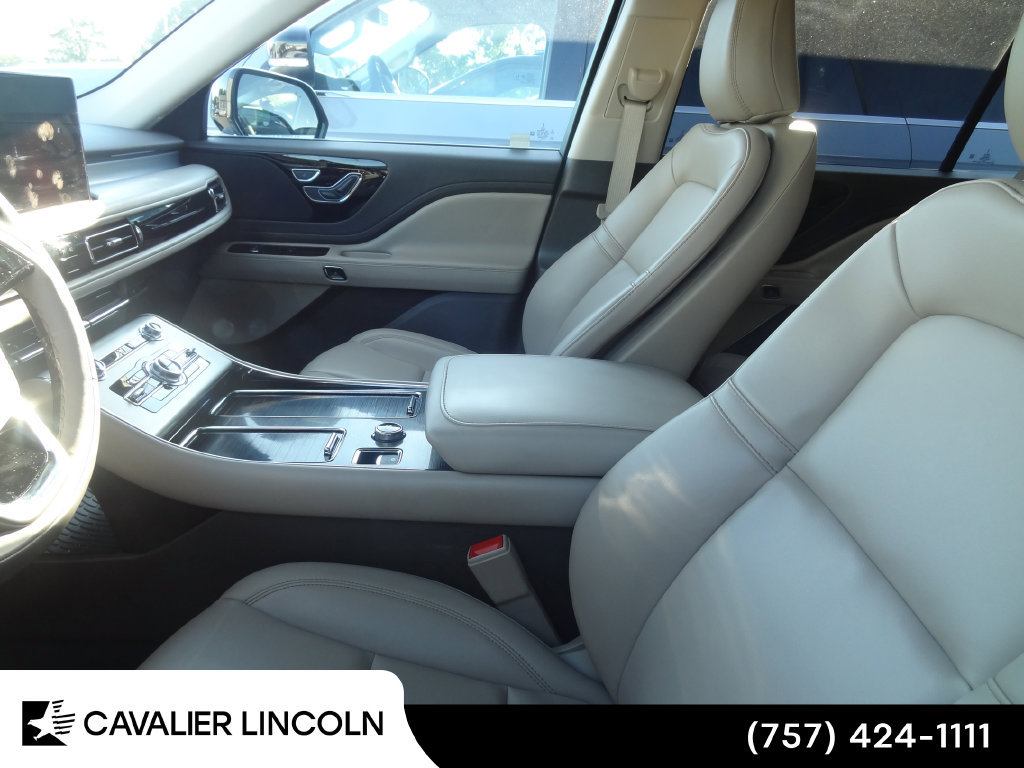 Used 2023 Lincoln Aviator AWD w/ Premium Package image 6