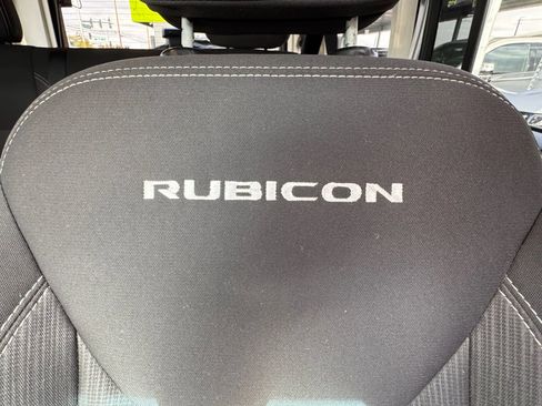 Used 2015 Jeep Wrangler Unlimited Rubicon w/ Connectivity Group image 16