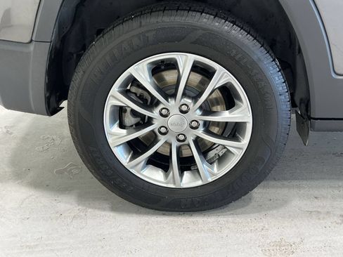 Used 2020 Jeep Cherokee Latitude Lux w/ Comfort/Convenience Group AWD/4WD image 10