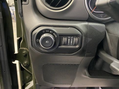 Used 2021 Jeep Wrangler Willys image 21