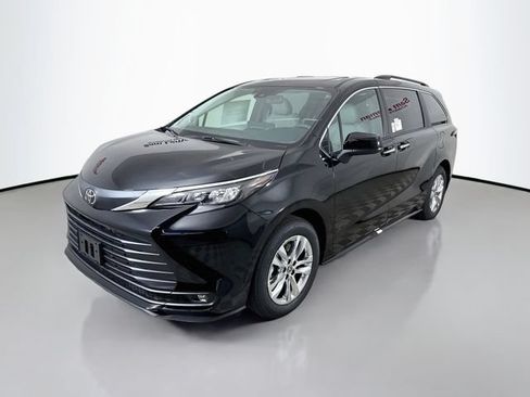New 2026 Toyota Sienna XLE AWD/4WD image 3