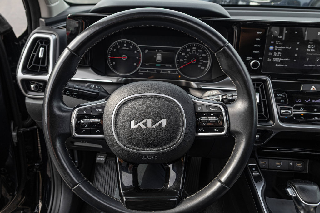 Used 2023 Kia Sorento S w/ Panoramic Sunroof Package FWD image 24