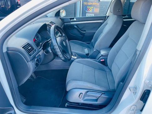 Used 2009 Volkswagen Rabbit S image 19