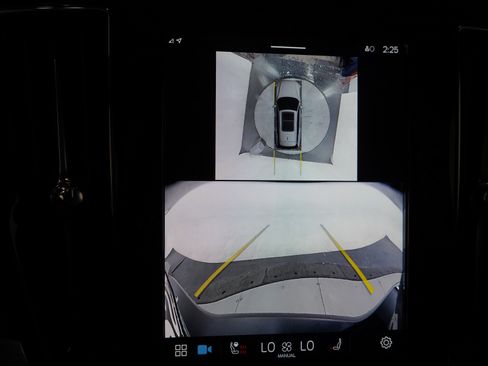 Used 2025 Volvo V60 B5 Cross Country Plus image 31