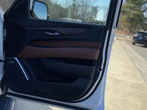 Used 2016 Cadillac Escalade ESV Premium image 19