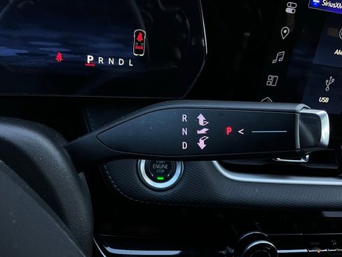 Used 2025 Chevrolet Equinox LT image 35