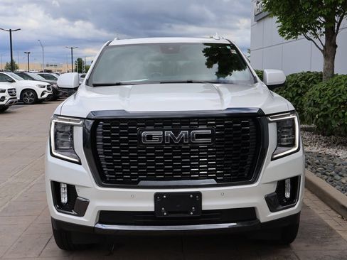 Used 2023 GMC Yukon Denali Ultimate AWD/4WD image 3