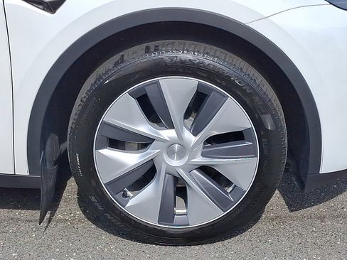 Used 2023 Tesla Model Y Long Range AWD/4WD image 8