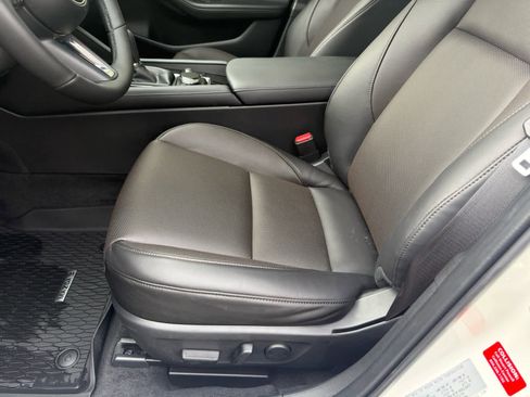 New 2026 MAZDA MAZDA3 Hatchback w/Premium Plus Pkg image 4