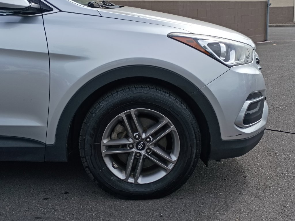 Used 2018 Hyundai Santa Fe Sport AWD/4WD image 2