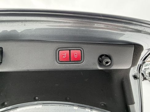 Used 2017 Mercedes-Benz E 300 4MATIC image 22