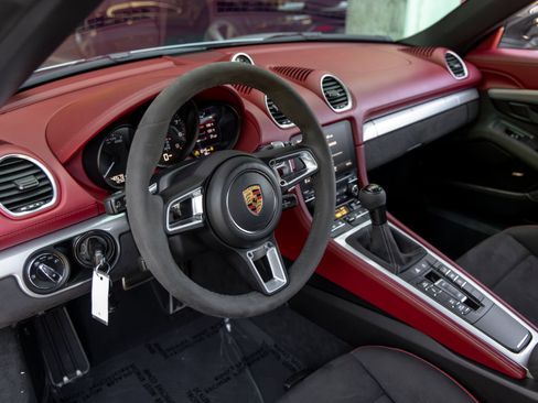 Certified 2022 Porsche 718 Boxster Spyder RWD image 4