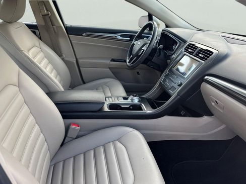 Used 2019 Ford Fusion SEL image 19