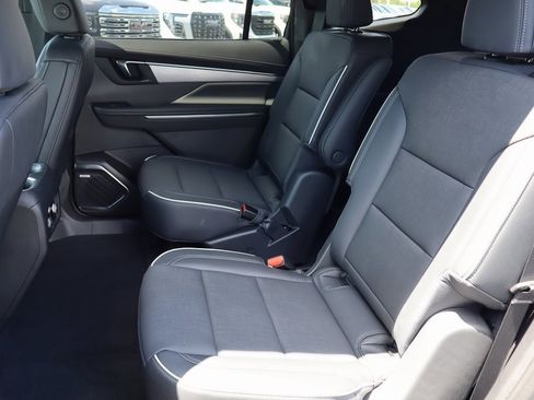 New 2025 Buick Enclave Preferred image 17