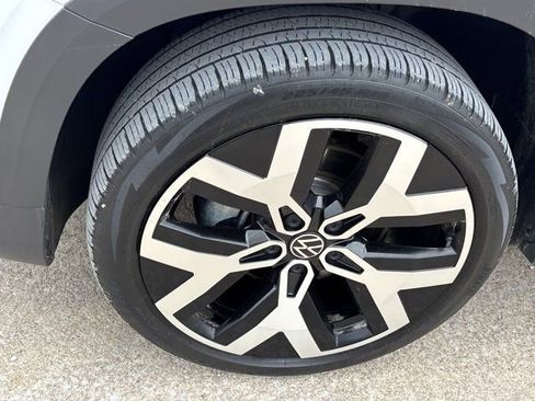 Used 2023 Volkswagen Taos SEL image 13