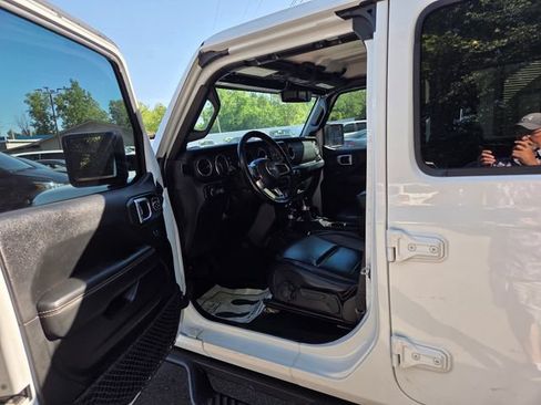 Used 2020 Jeep Gladiator Overland w/ Popular Equipment Package AWD/4WD image 18