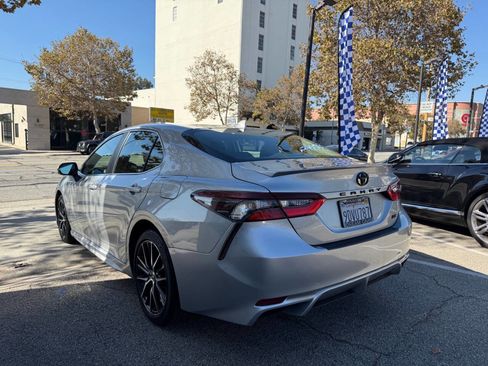 Used 2023 Toyota Camry SE image 10