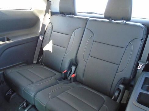 Used 2023 GMC Acadia SLT w/ Elevation Edition image 23