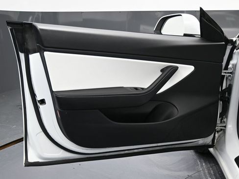 Used 2021 Tesla Model 3 Performance image 41