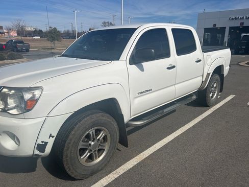 Used 2011 Toyota Tacoma PreRunner w/ SR5 Pkg #2 image 9