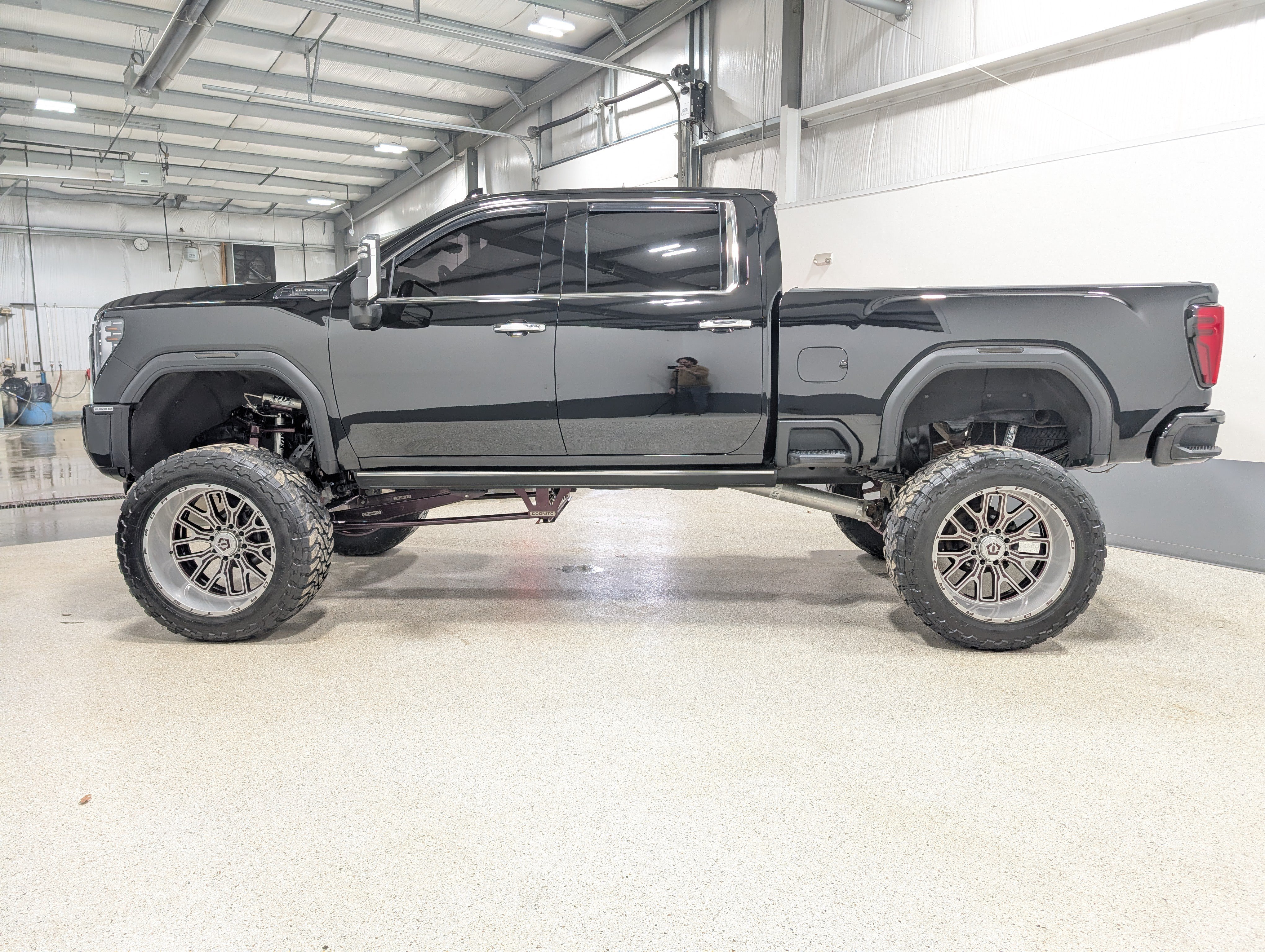 Used 2024 GMC Sierra 2500 Denali Ultimate AWD/4WD image 6