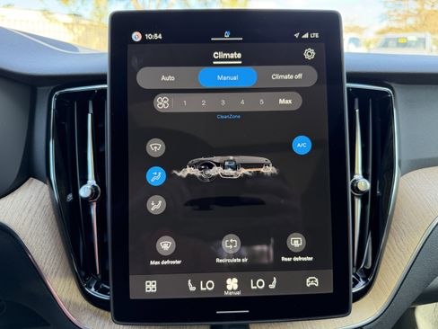 New 2026 Volvo XC60 B5 Core w/ Protection Package image 23