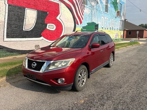 Used 2014 Nissan Pathfinder SL w/ SL Premium Package AWD/4WD image 2