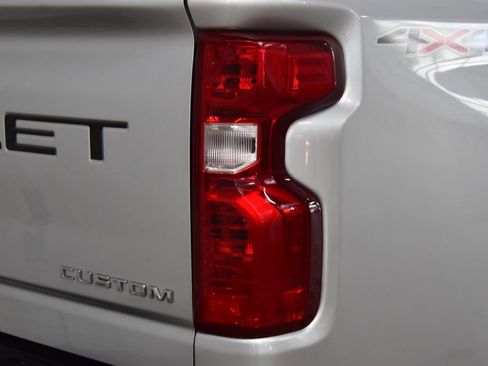 Used 2022 Chevrolet Silverado 2500 Custom w/ Custom Value Package AWD/4WD image 21
