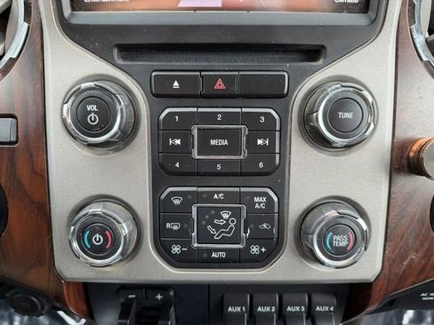 Used 2016 Ford F250 Lariat w/ Lariat Interior Package AWD/4WD image 22