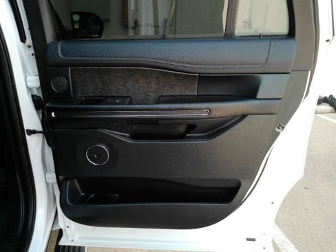 Used 2021 Ford Expedition Max Limited RWD image 26