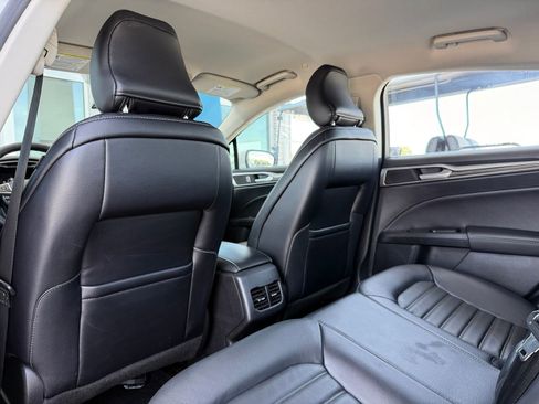 Used 2018 Ford Fusion SE w/ Equipment Group 602A FWD image 16