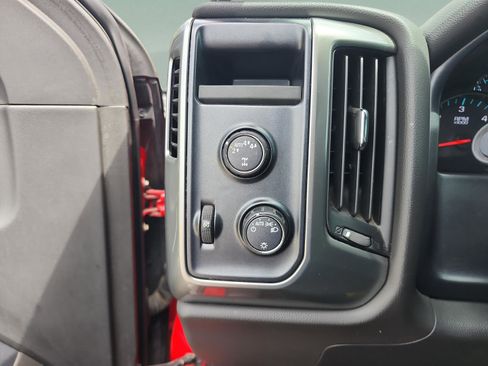 Used 2018 Chevrolet Silverado 1500 LT AWD/4WD image 13