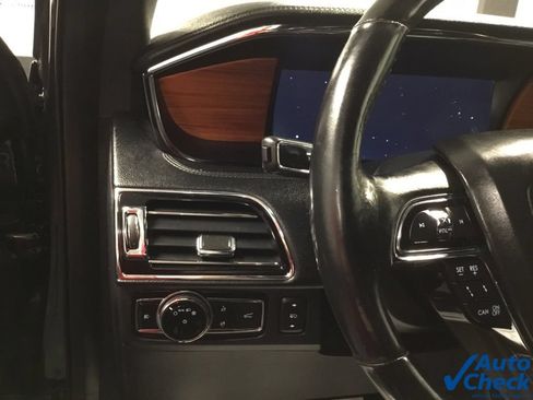 Used 2019 Lincoln Navigator Select w/ Technology Package AWD/4WD image 26