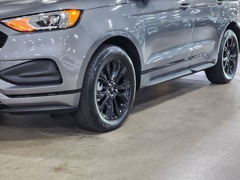 Used 2024 Ford Edge SE w/ Black Appearance Package image 17