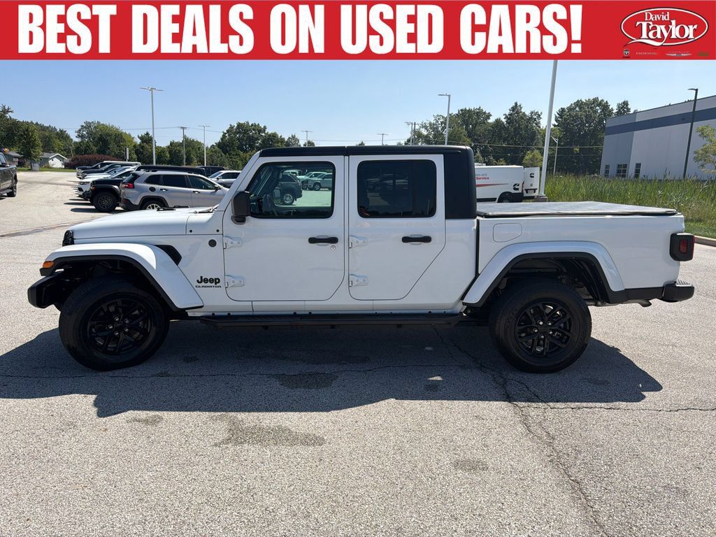 Used 2022 Jeep Gladiator Sport AWD/4WD image 7