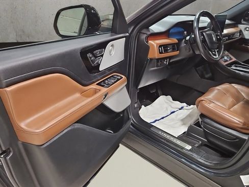 Used 2022 Lincoln Aviator Reserve w/ Equipment Group 201A image 9