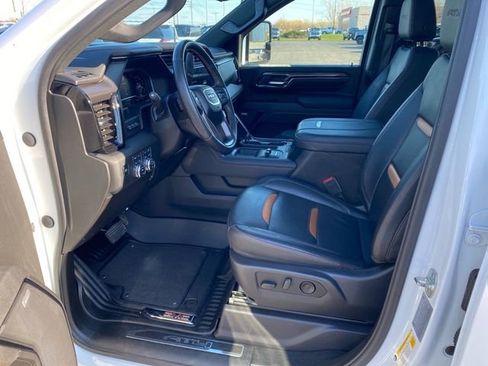 Used 2025 GMC Sierra 3500 AT4 w/ AT4 Premium Plus Package image 9