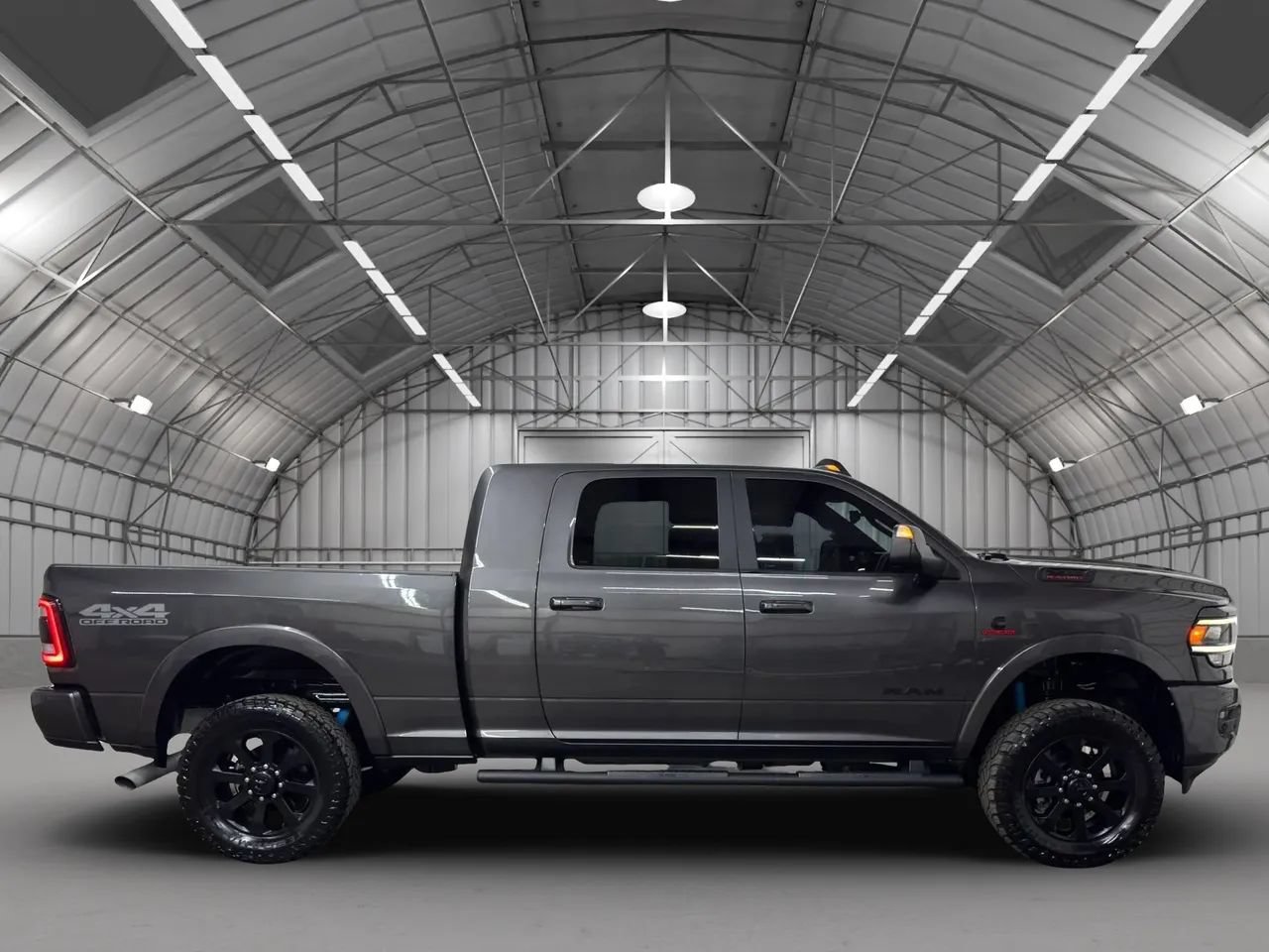 Used 2022 RAM 2500 Laramie w/ Night Edition AWD/4WD image 7