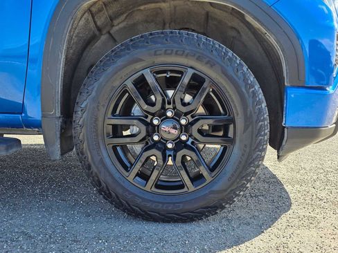 Used 2022 GMC Sierra 1500 Elevation w/ LPO, Elevation Black Package AWD/4WD image 9