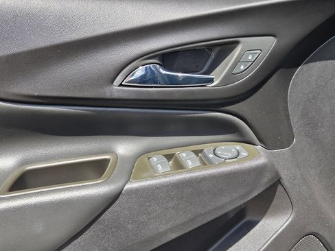 Used 2023 Chevrolet Equinox LT FWD image 9