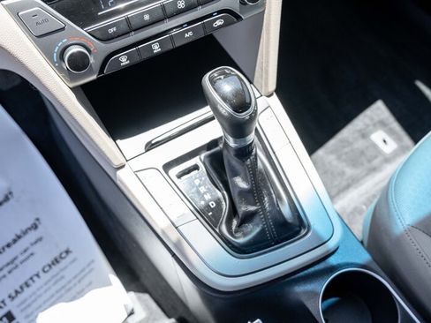 Used 2018 Hyundai Elantra Value Edition FWD image 15
