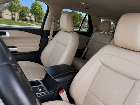 Used 2023 Ford Explorer Limited AWD/4WD image 21