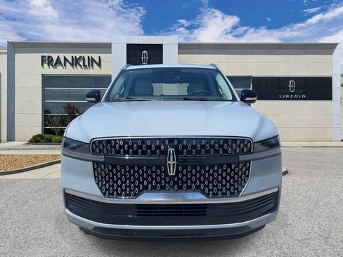 New 2026 Lincoln Navigator Reserve AWD/4WD image 2